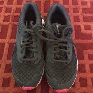 Reebok Real Flex sneaker size 8